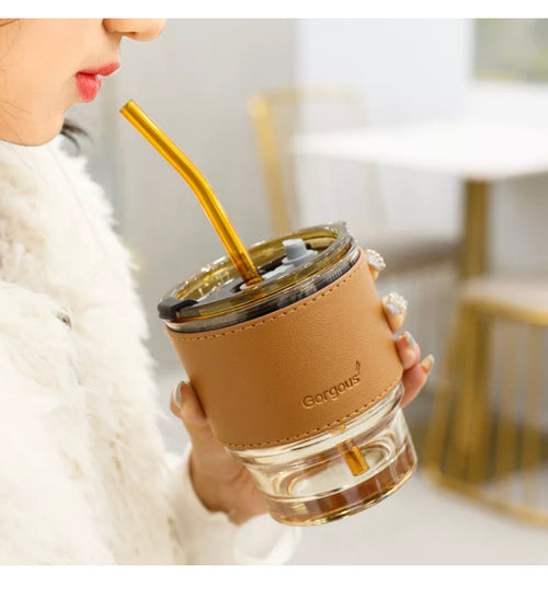 03 Tasse en verre avec paille